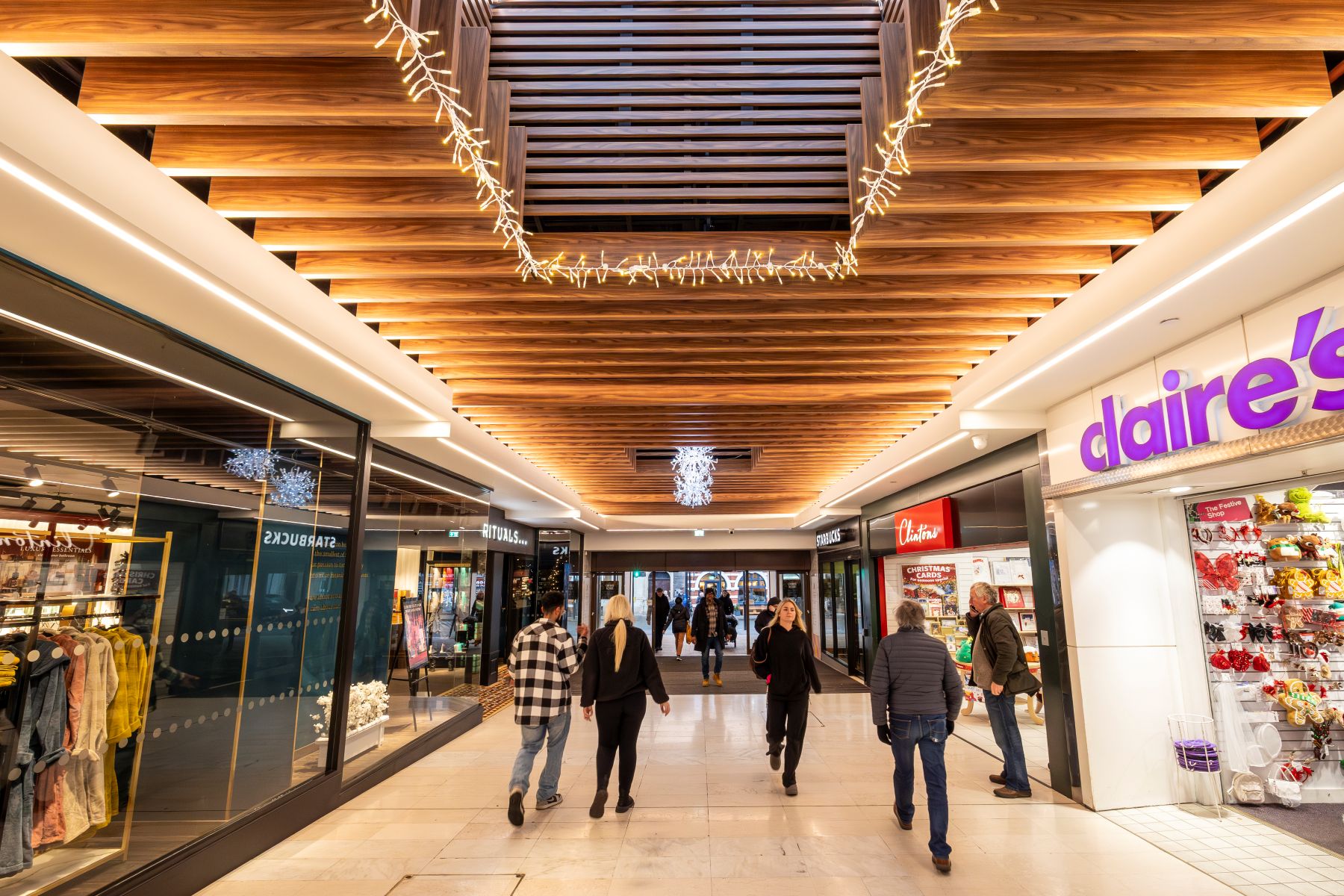 shopping-centre-icicle-lights